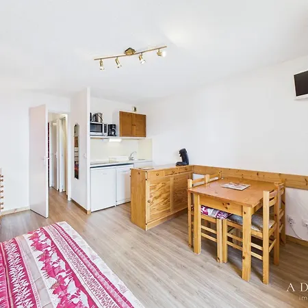 Apartment 5 Pers Au Pied Des Pistes Avec Balcon, Parking Inclus - Fr-1-398-589 *